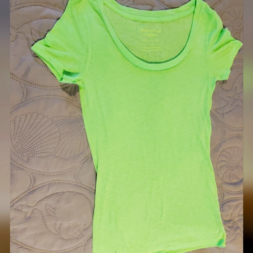 Tshirt Small American Eagle Lime Green